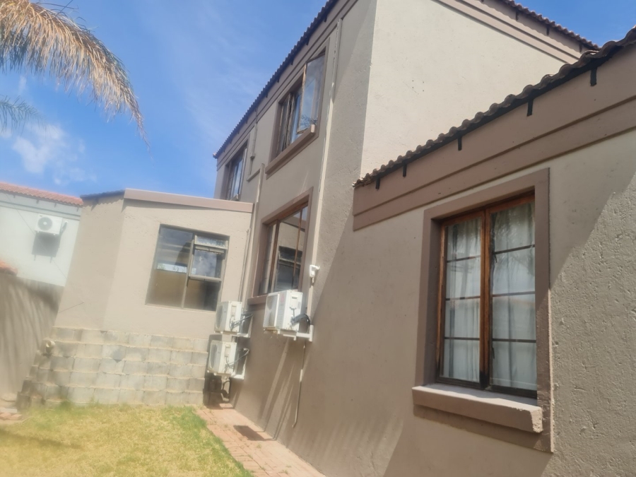 4 Bedroom Property for Sale in Safari Gardens North West